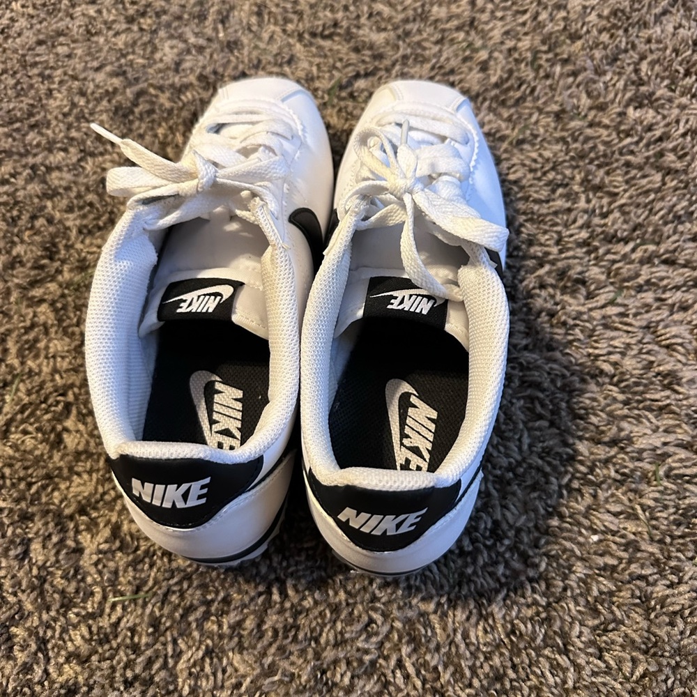 Nike White Leather Sneakers with Black Swoosh - Picture 4 of 5